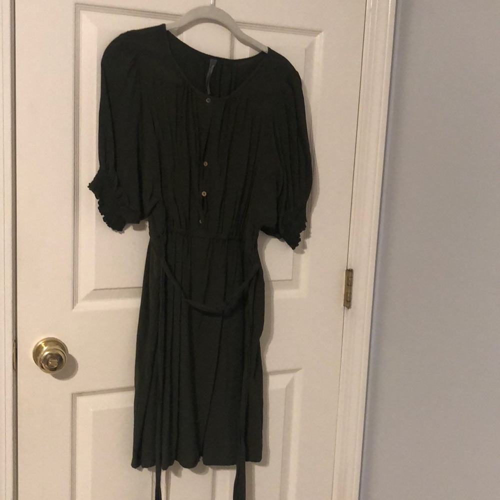 EUC Anthropologie cap sleeve green dress with tie and slip and pockets